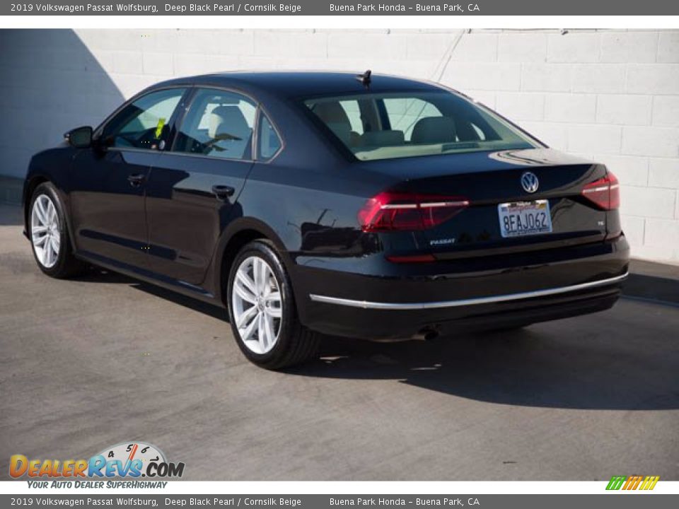 2019 Volkswagen Passat Wolfsburg Deep Black Pearl / Cornsilk Beige Photo #2
