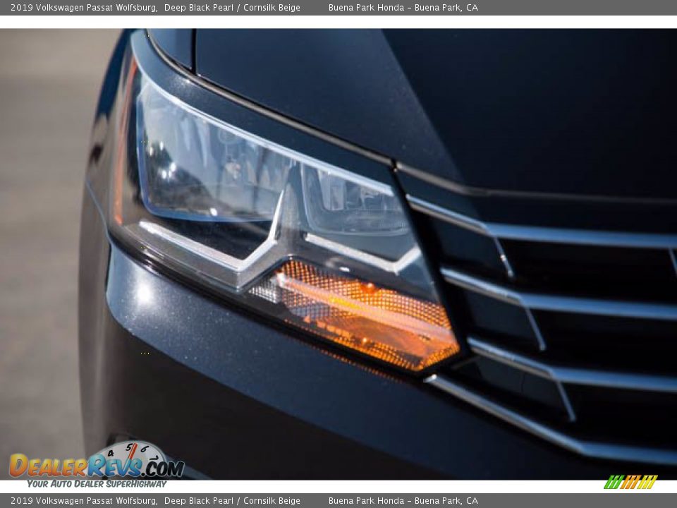 2019 Volkswagen Passat Wolfsburg Deep Black Pearl / Cornsilk Beige Photo #8