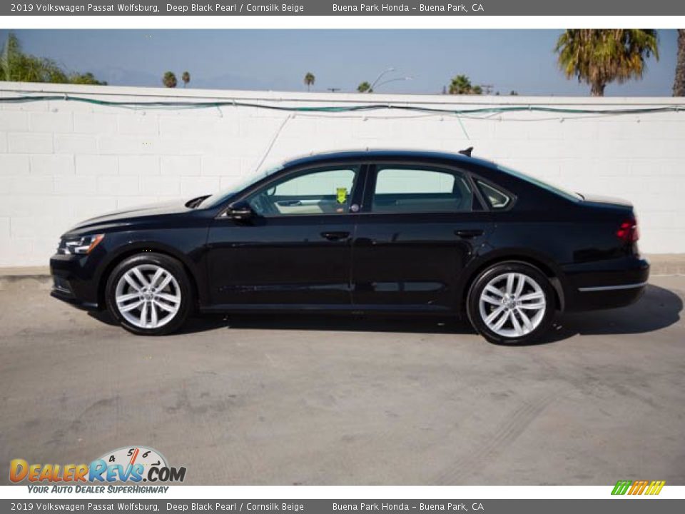 2019 Volkswagen Passat Wolfsburg Deep Black Pearl / Cornsilk Beige Photo #10