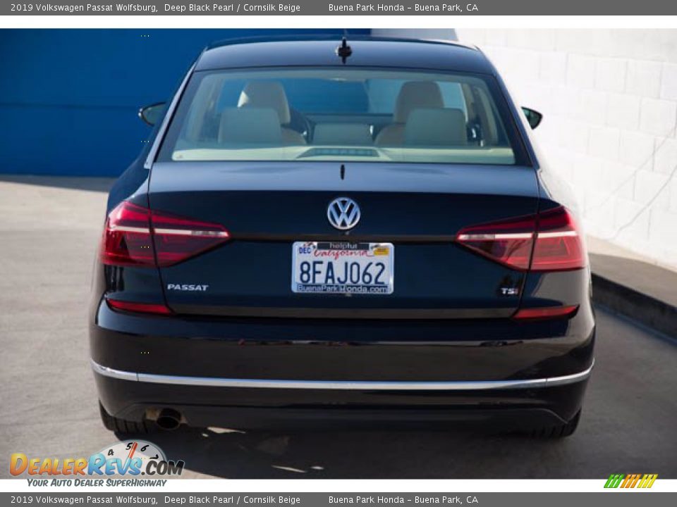 2019 Volkswagen Passat Wolfsburg Deep Black Pearl / Cornsilk Beige Photo #11