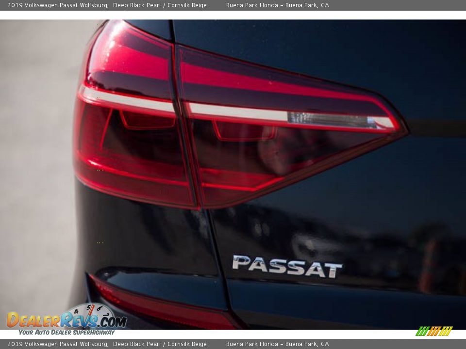 2019 Volkswagen Passat Wolfsburg Deep Black Pearl / Cornsilk Beige Photo #12