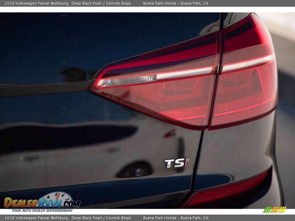 2019 Volkswagen Passat Wolfsburg Deep Black Pearl / Cornsilk Beige Photo #13