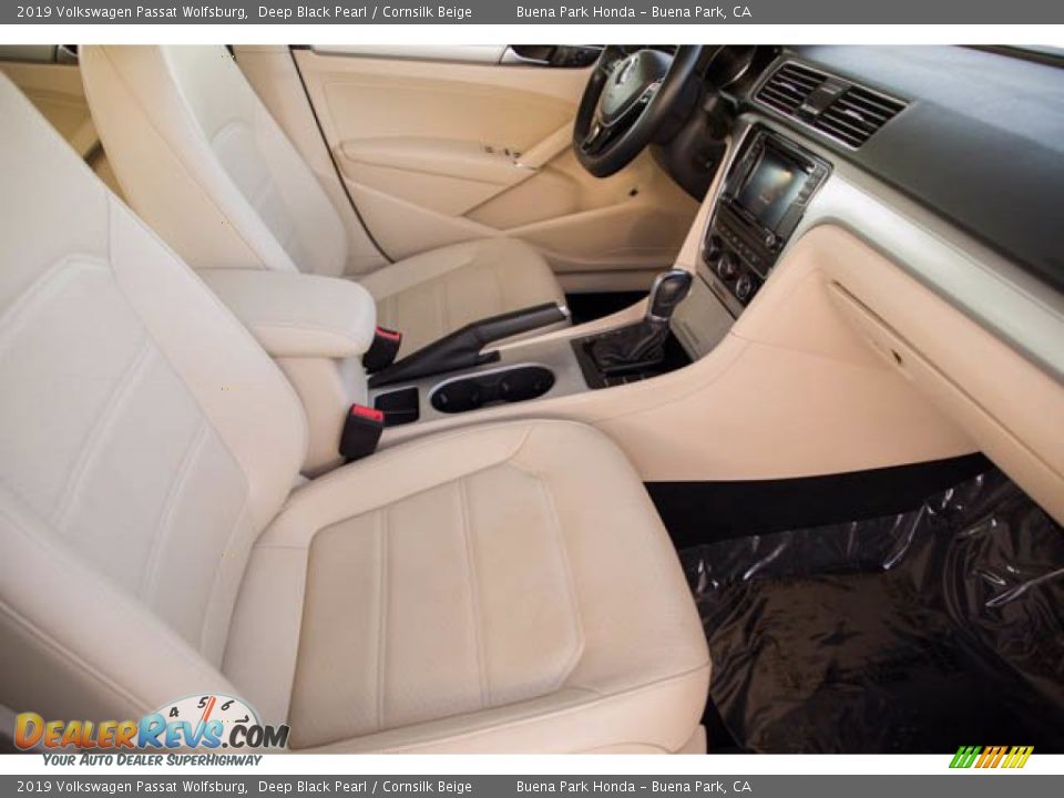 2019 Volkswagen Passat Wolfsburg Deep Black Pearl / Cornsilk Beige Photo #24