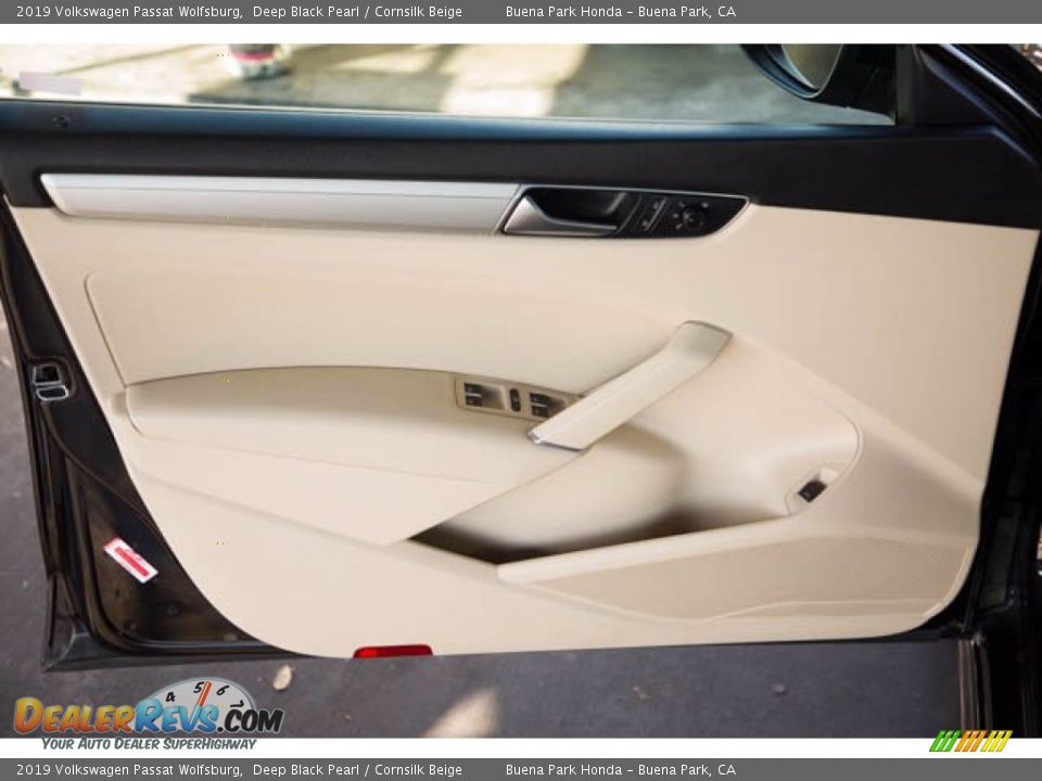 2019 Volkswagen Passat Wolfsburg Deep Black Pearl / Cornsilk Beige Photo #29