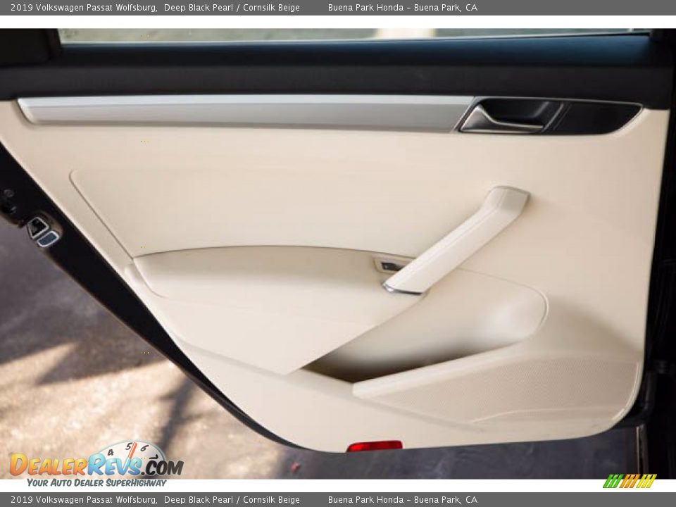 2019 Volkswagen Passat Wolfsburg Deep Black Pearl / Cornsilk Beige Photo #31