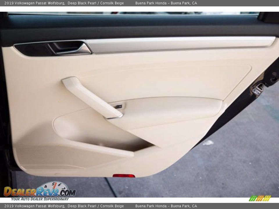 2019 Volkswagen Passat Wolfsburg Deep Black Pearl / Cornsilk Beige Photo #32