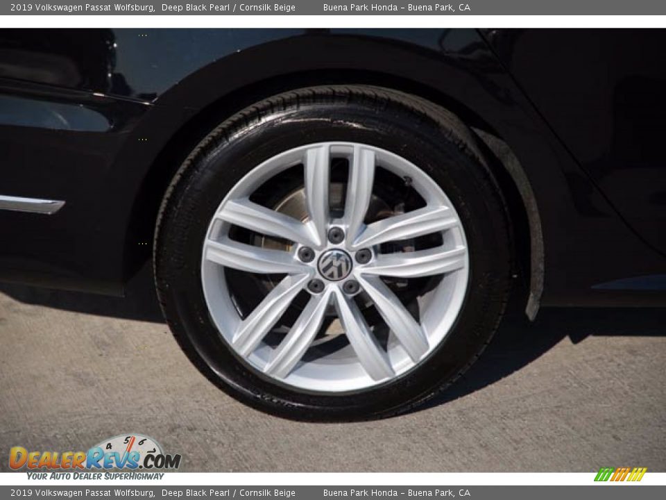 2019 Volkswagen Passat Wolfsburg Deep Black Pearl / Cornsilk Beige Photo #35