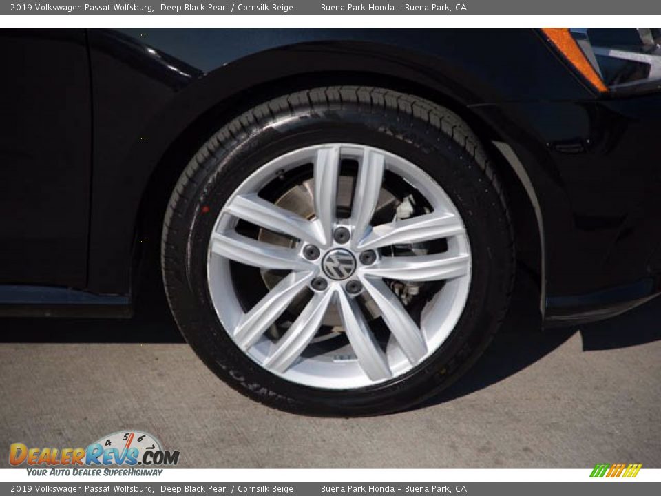 2019 Volkswagen Passat Wolfsburg Deep Black Pearl / Cornsilk Beige Photo #36