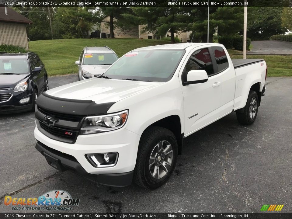 Front 3/4 View of 2019 Chevrolet Colorado Z71 Extended Cab 4x4 Photo #2