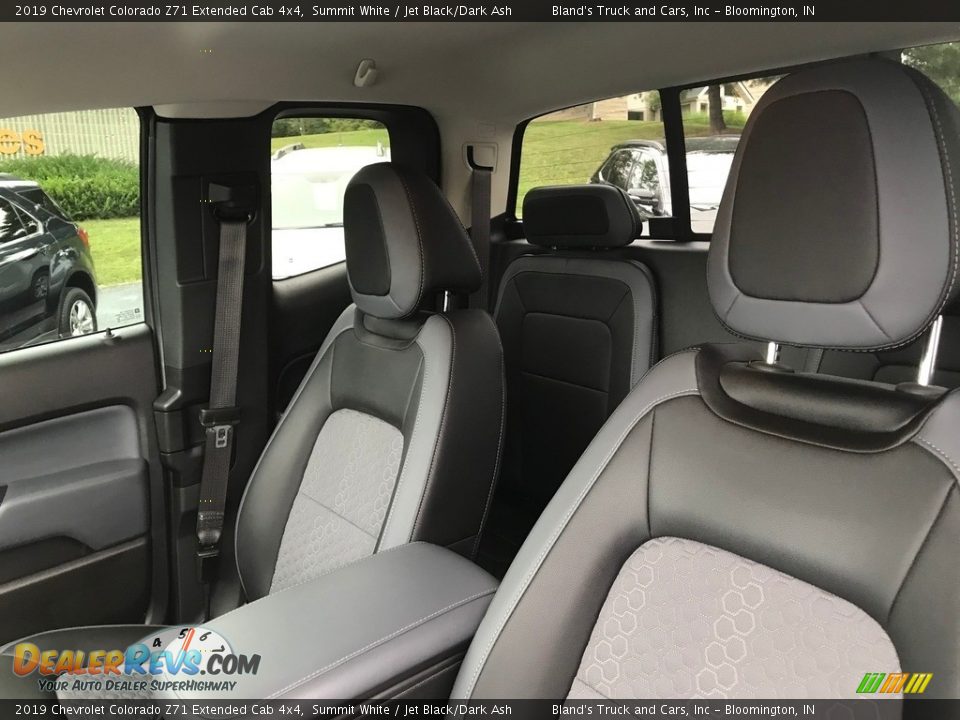 Front Seat of 2019 Chevrolet Colorado Z71 Extended Cab 4x4 Photo #14