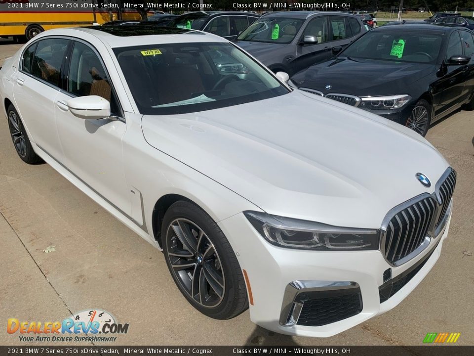 Front 3/4 View of 2021 BMW 7 Series 750i xDrive Sedan Photo #1