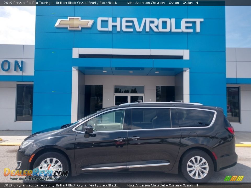 2019 Chrysler Pacifica Touring L Brilliant Black Crystal Pearl / Black/Black Photo #1