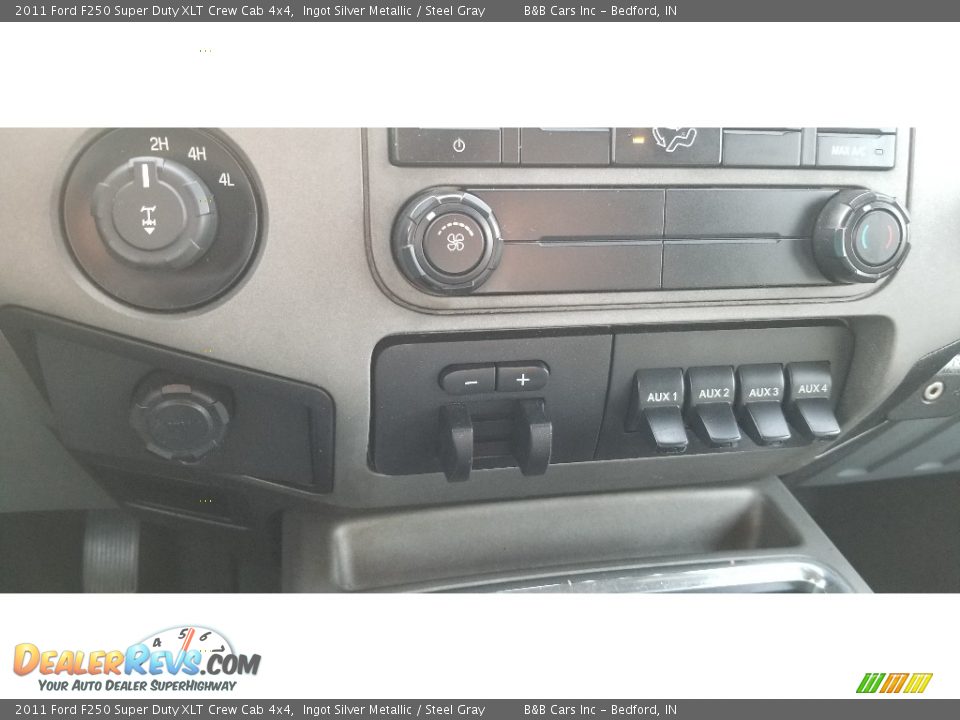 2011 Ford F250 Super Duty XLT Crew Cab 4x4 Ingot Silver Metallic / Steel Gray Photo #18
