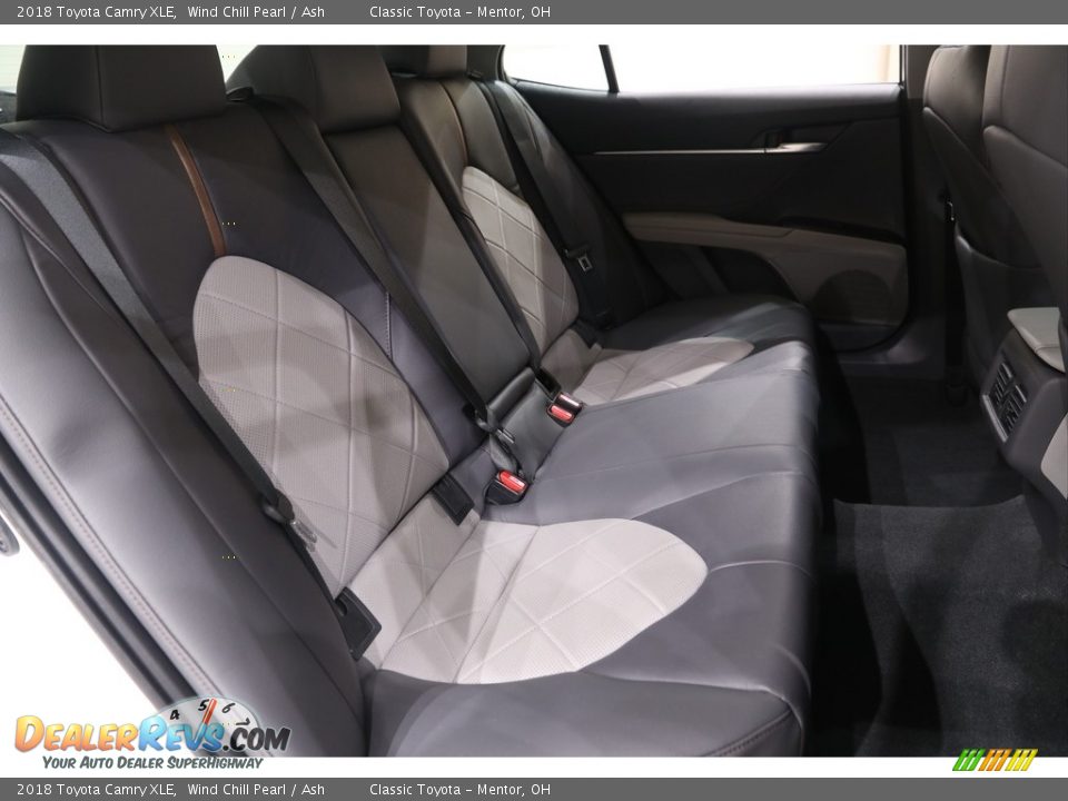 2018 Toyota Camry XLE Wind Chill Pearl / Ash Photo #13
