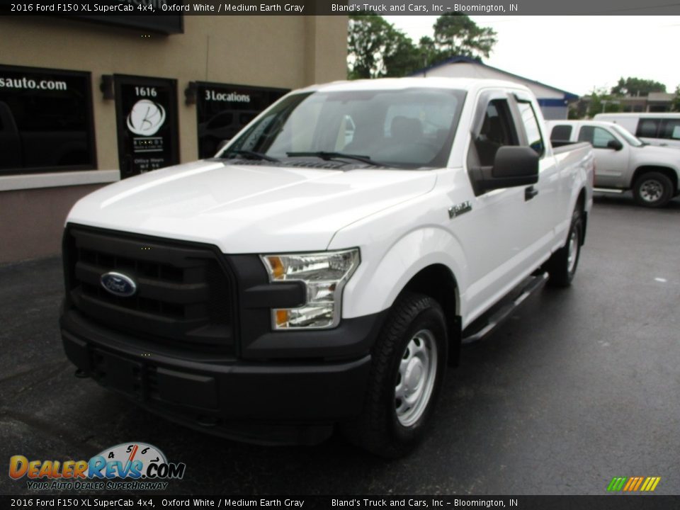 2016 Ford F150 XL SuperCab 4x4 Oxford White / Medium Earth Gray Photo #2