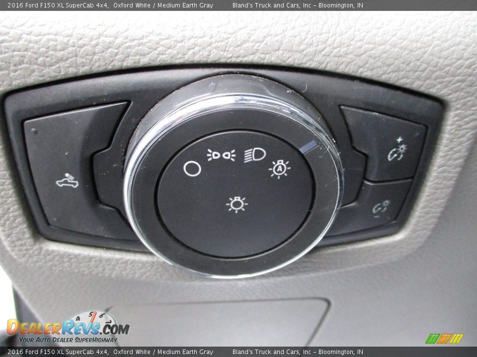 2016 Ford F150 XL SuperCab 4x4 Oxford White / Medium Earth Gray Photo #12