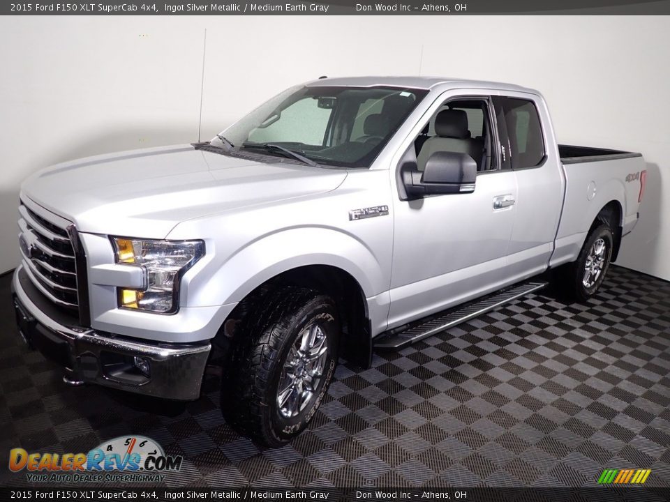 Front 3/4 View of 2015 Ford F150 XLT SuperCab 4x4 Photo #7