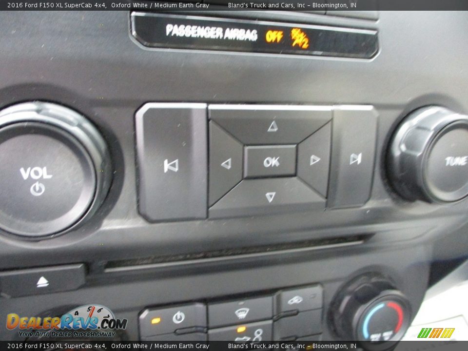 2016 Ford F150 XL SuperCab 4x4 Oxford White / Medium Earth Gray Photo #23