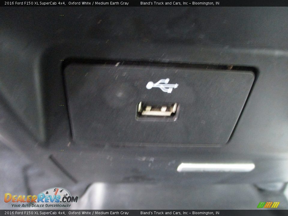2016 Ford F150 XL SuperCab 4x4 Oxford White / Medium Earth Gray Photo #25