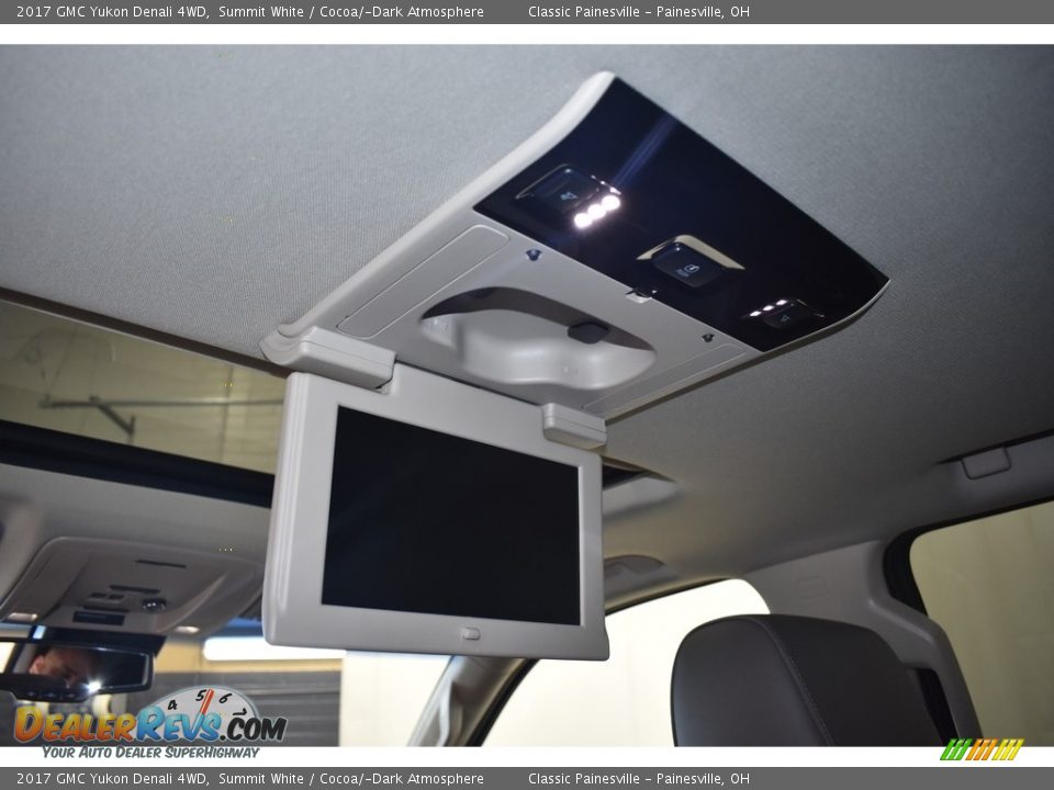 2017 GMC Yukon Denali 4WD Summit White / Cocoa/­Dark Atmosphere Photo #12
