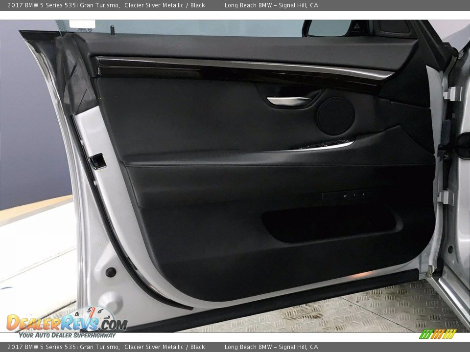 Door Panel of 2017 BMW 5 Series 535i Gran Turismo Photo #23