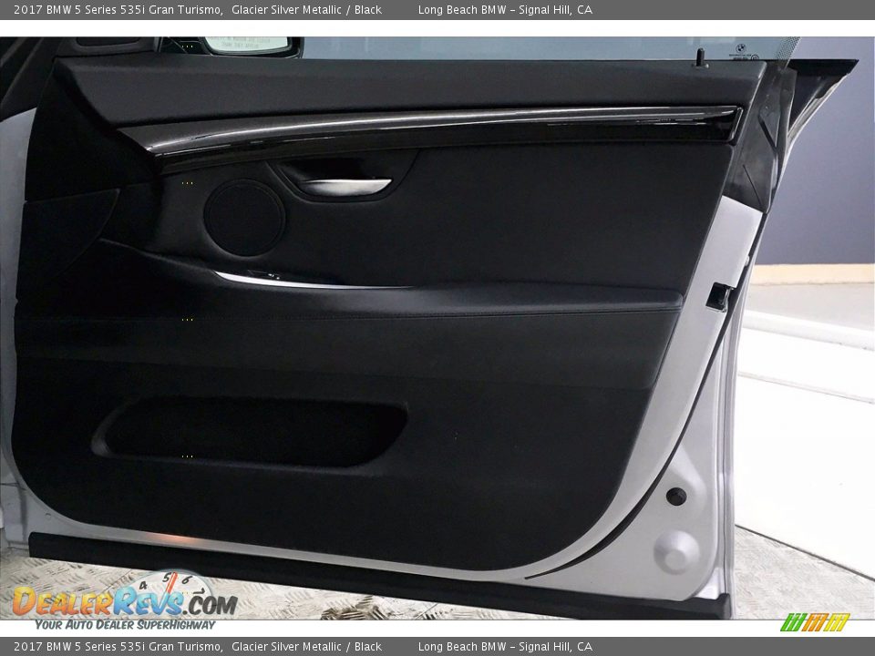 Door Panel of 2017 BMW 5 Series 535i Gran Turismo Photo #24