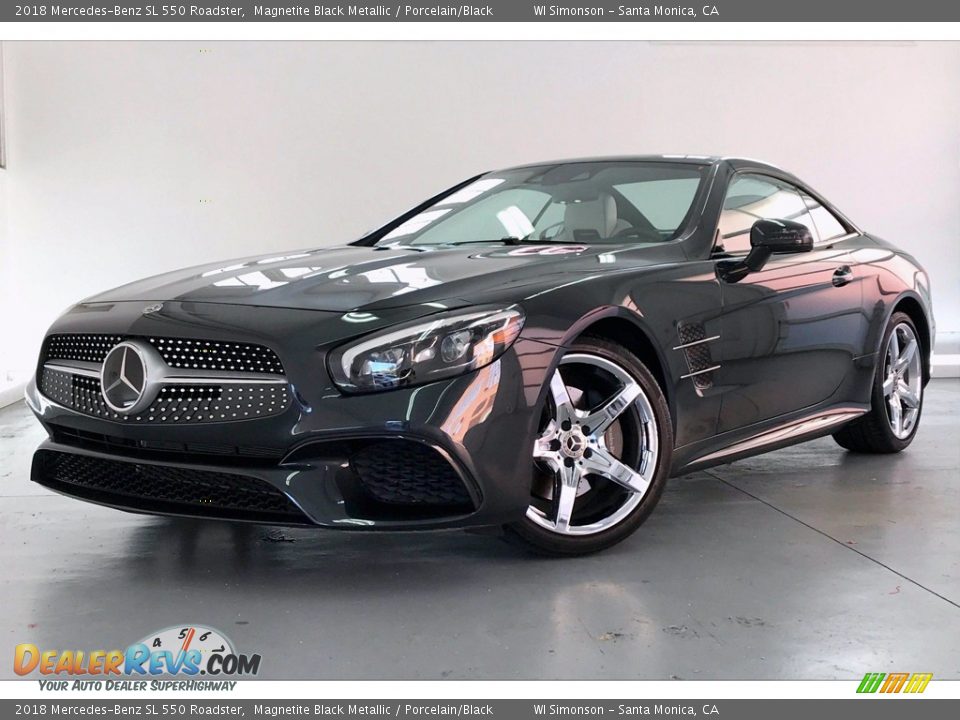 Front 3/4 View of 2018 Mercedes-Benz SL 550 Roadster Photo #12