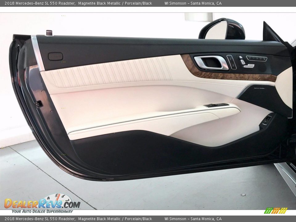 Door Panel of 2018 Mercedes-Benz SL 550 Roadster Photo #23