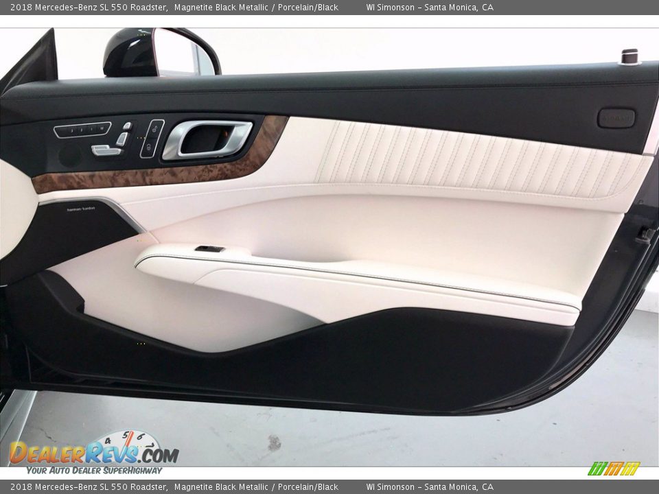 Door Panel of 2018 Mercedes-Benz SL 550 Roadster Photo #28