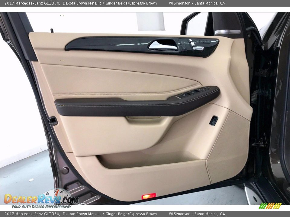 Door Panel of 2017 Mercedes-Benz GLE 350 Photo #25