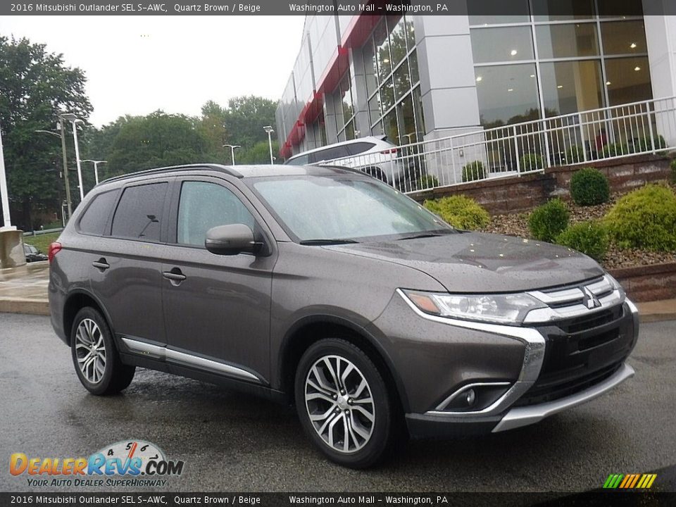 Front 3/4 View of 2016 Mitsubishi Outlander SEL S-AWC Photo #1
