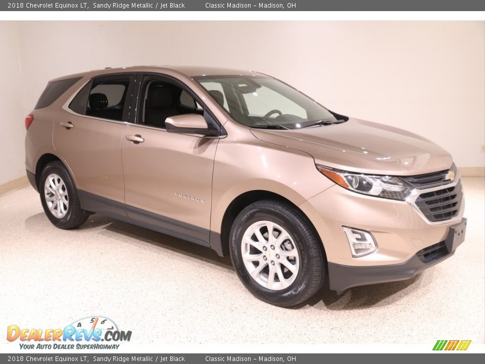 Front 3/4 View of 2018 Chevrolet Equinox LT Photo #1