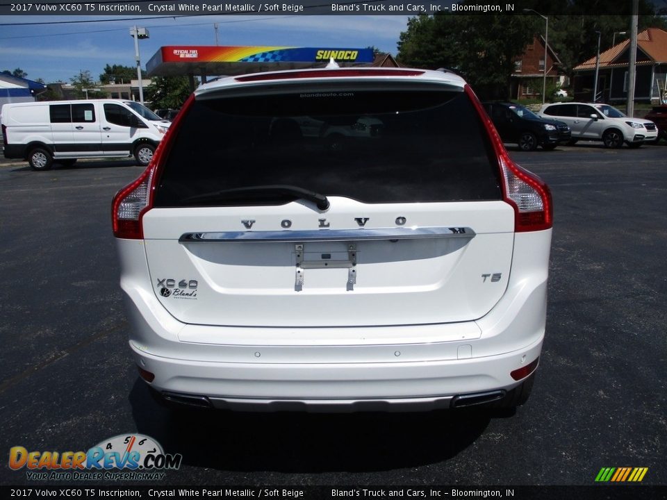 2017 Volvo XC60 T5 Inscription Crystal White Pearl Metallic / Soft Beige Photo #28