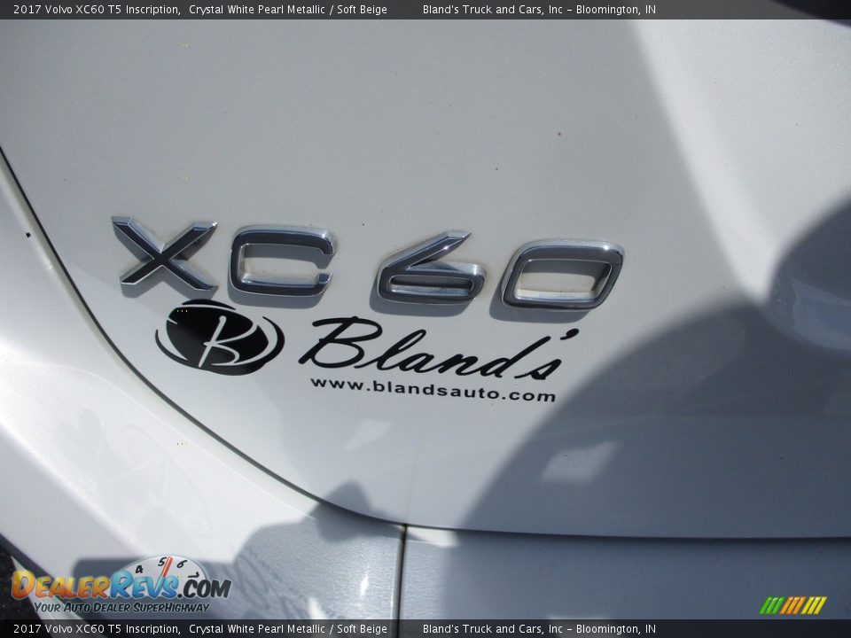 2017 Volvo XC60 T5 Inscription Crystal White Pearl Metallic / Soft Beige Photo #30