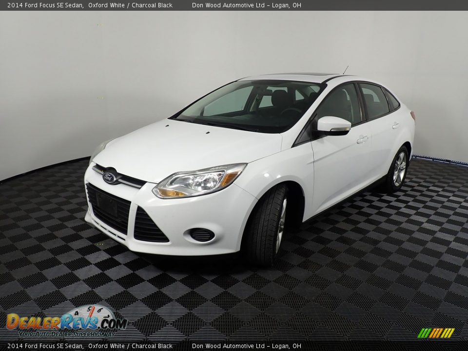 2014 Ford Focus SE Sedan Oxford White / Charcoal Black Photo #8