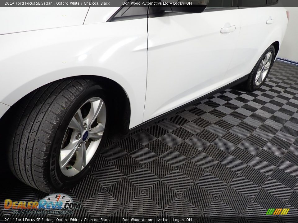 2014 Ford Focus SE Sedan Oxford White / Charcoal Black Photo #9