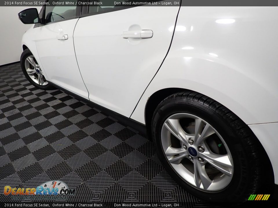 2014 Ford Focus SE Sedan Oxford White / Charcoal Black Photo #10