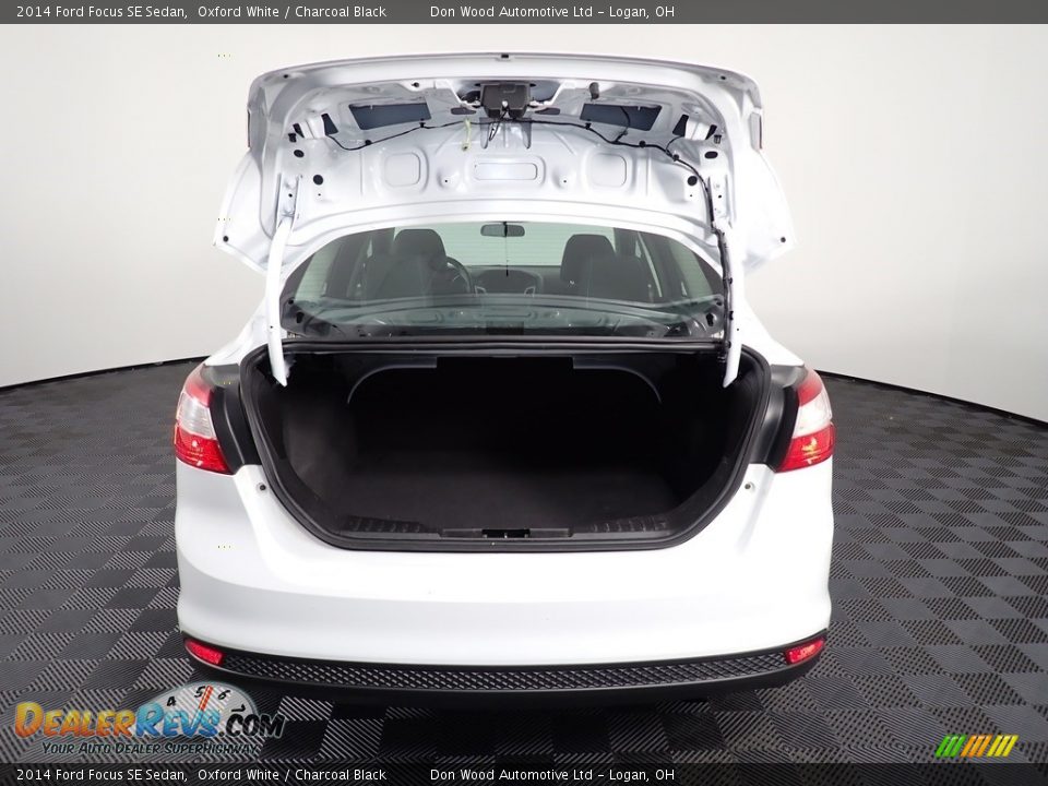 2014 Ford Focus SE Sedan Oxford White / Charcoal Black Photo #13