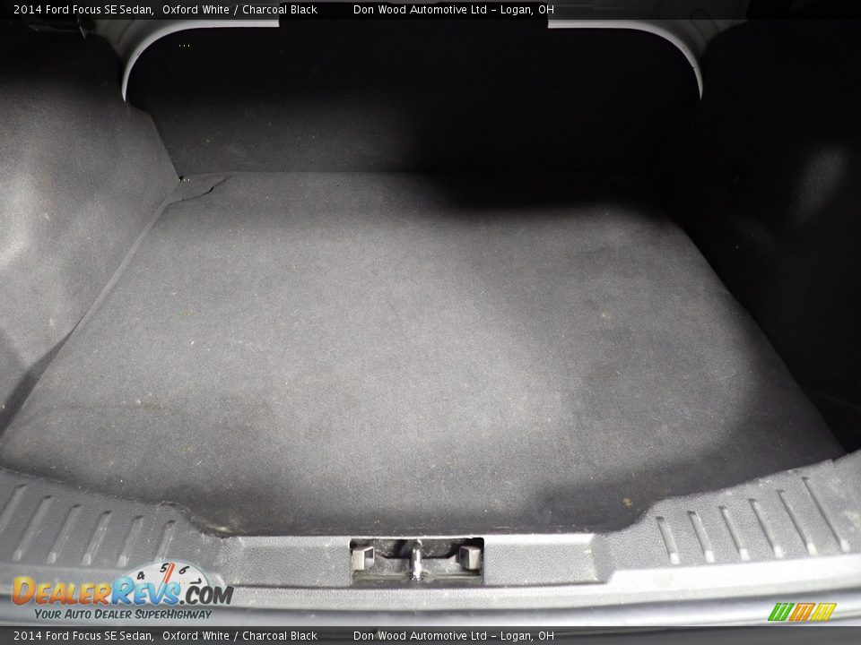 2014 Ford Focus SE Sedan Oxford White / Charcoal Black Photo #14