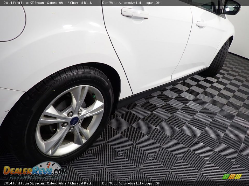 2014 Ford Focus SE Sedan Oxford White / Charcoal Black Photo #16
