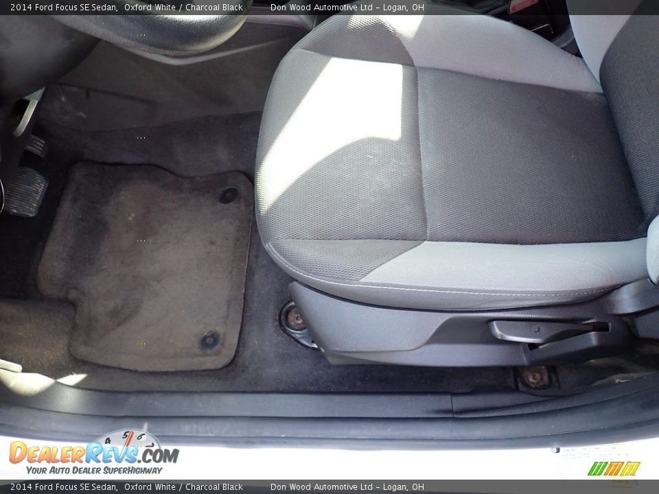 2014 Ford Focus SE Sedan Oxford White / Charcoal Black Photo #19