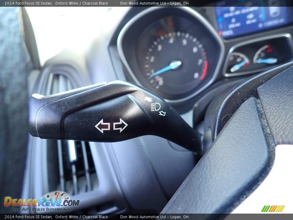 2014 Ford Focus SE Sedan Oxford White / Charcoal Black Photo #23