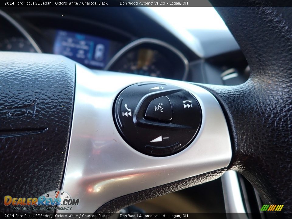 2014 Ford Focus SE Sedan Oxford White / Charcoal Black Photo #25