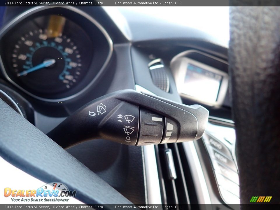 2014 Ford Focus SE Sedan Oxford White / Charcoal Black Photo #26