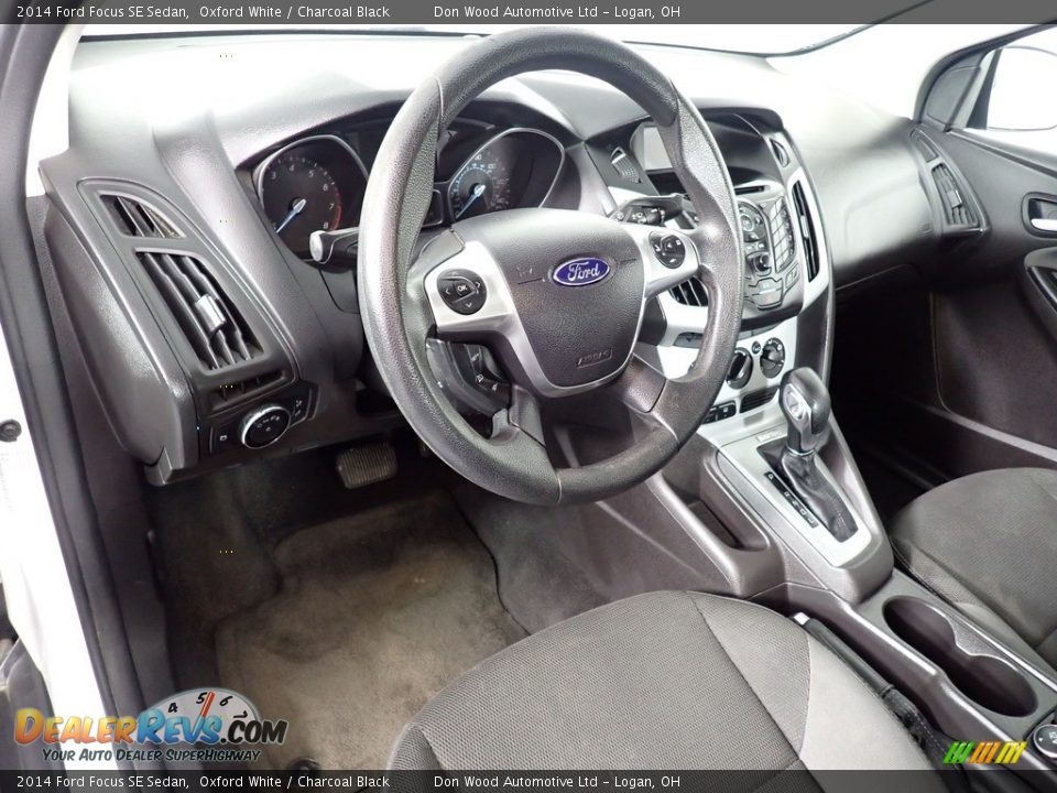 2014 Ford Focus SE Sedan Oxford White / Charcoal Black Photo #30