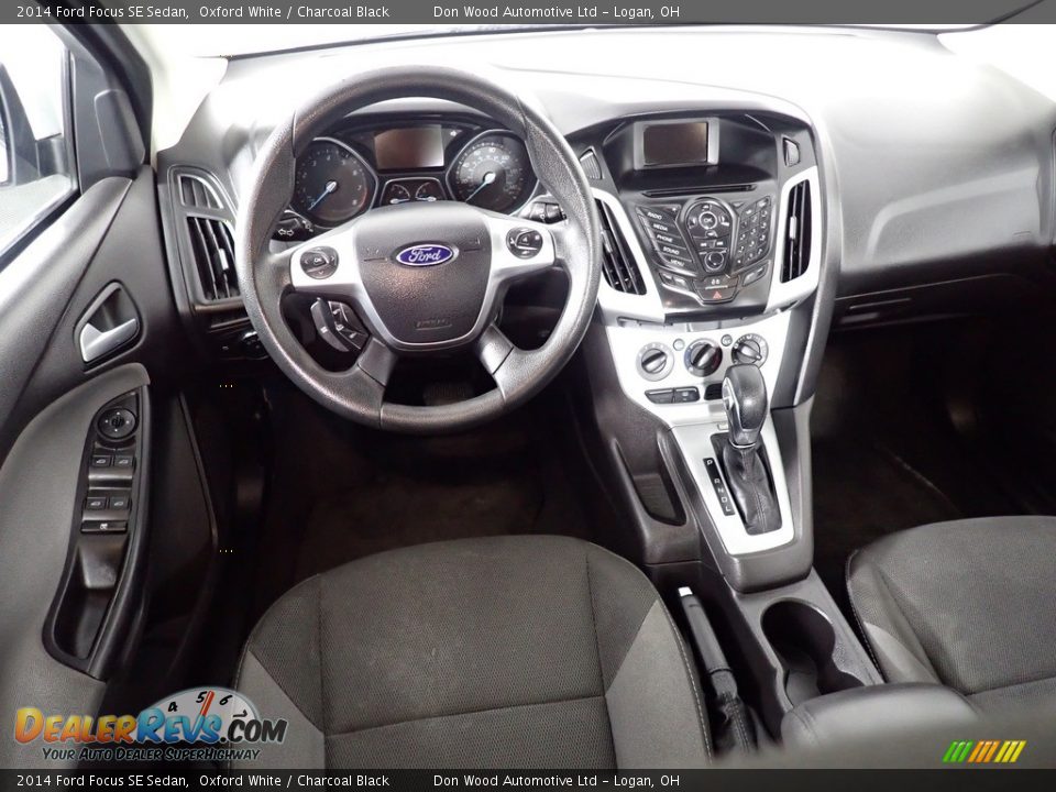 2014 Ford Focus SE Sedan Oxford White / Charcoal Black Photo #34