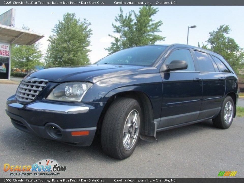 Front 3/4 View of 2005 Chrysler Pacifica Touring Photo #6