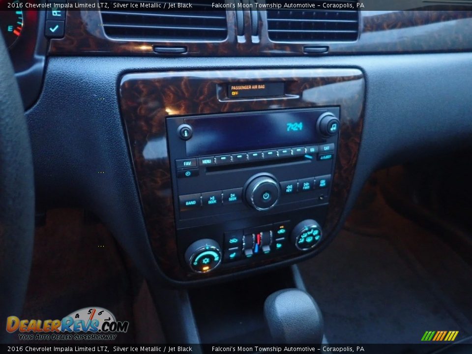 Controls of 2016 Chevrolet Impala Limited LTZ Photo #23