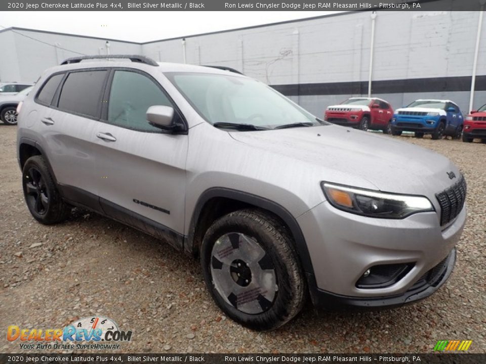 Front 3/4 View of 2020 Jeep Cherokee Latitude Plus 4x4 Photo #7