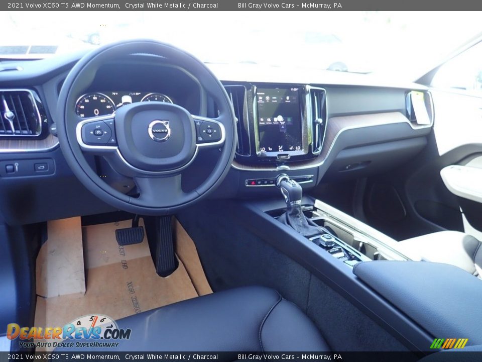 Dashboard of 2021 Volvo XC60 T5 AWD Momentum Photo #9